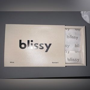 NWOT - Blissy White Standard Silk Pillowcase